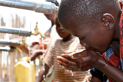 Accès à l'eau potable pour les enfants