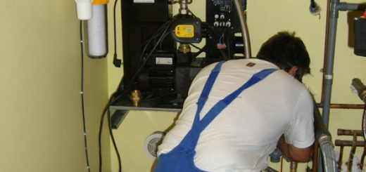 plombier installateur d'un récupérateur d'eau de pluie